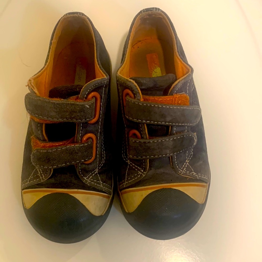 3/$20 bundle & save Morgan & Milo toddler sneakers sz 10.5
